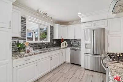 2216 Carlsbad Ct, Simi Valley, CA 93063 - Photo 9