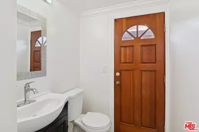 2216 Carlsbad Ct, Simi Valley, CA 93063 - Photo 13