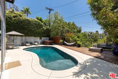 3834 Buena Park Dr, Studio City, CA 91604 - Photo 29