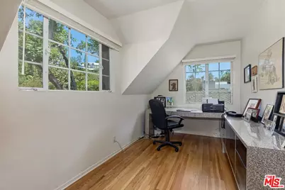 1041 Chantilly Rd, Los Angeles, CA 90077 - Photo 17