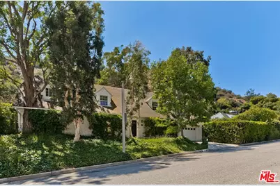 1041 Chantilly Rd, Los Angeles, CA 90077 - Photo 1