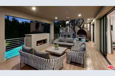 1085 Carolyn Way, Beverly Hills, CA 90210 - Photo 19