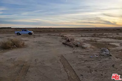 7797 Quartz Rd, Cantil, CA 93519 - Photo 7