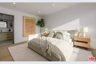 5851 Westside Crossing Ln, Los Angeles, CA 90034 - Photo 19