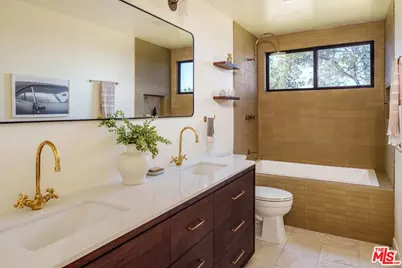 4249 Torreon Dr, Woodland Hills, CA 91364 - Photo 39