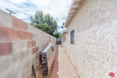 14646 Kittridge St, Van Nuys, CA 91405 - Photo 19