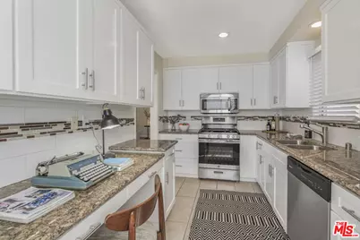 10685 Wilkins Ave #4, Los Angeles, CA 90024 - Photo 9