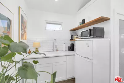 8333 Chase Ave, Los Angeles, CA 90045 - Photo 23