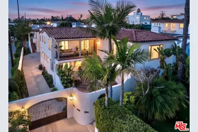 1361 S Tremaine Ave, Los Angeles, CA 90019 - Photo 1
