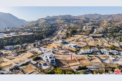 16660 Linda Ter, Pacific Palisades, CA 90272 - Photo 3