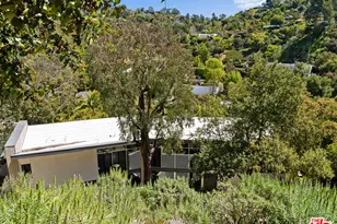 2207 Bowmont Dr, Beverly Hills, CA 90210 - Photo 59