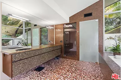 2207 Bowmont Dr, Beverly Hills, CA 90210 - Photo 23