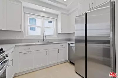 117 N Kings Rd, Los Angeles, CA 90048 - Photo 15