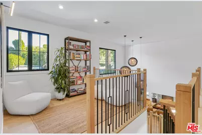 18321 Lake Encino Dr, Encino, CA 91316 - Photo 33