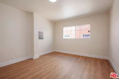 6337 10th Ave, Los Angeles, CA 90043 - Photo 13
