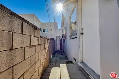 1817 W Burbank Blvd, Burbank, CA 91506 - Photo 39
