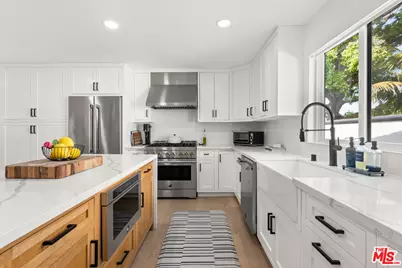 8212 Winsford Ave, Los Angeles, CA 90045 - Photo 3