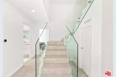 7377 Pyramid Pl, Los Angeles, CA 90046 - Photo 17