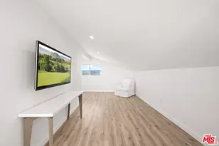 7377 Pyramid Pl, Los Angeles, CA 90046 - Photo 25