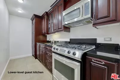 7218 Mulholland Dr, Los Angeles, CA 90068 - Photo 31