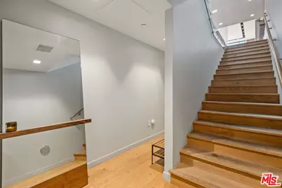 207 Hollister Ave, Santa Monica, CA 90405 - Photo 3