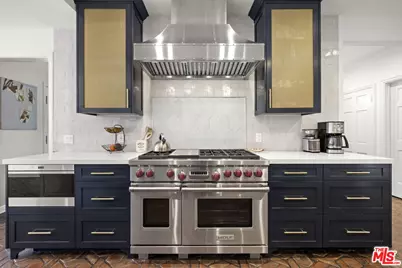 850 Birchwood Dr, Los Angeles, CA 90024 - Photo 15