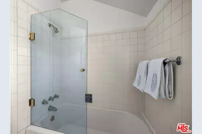 850 Birchwood Dr, Los Angeles, CA 90024 - Photo 45