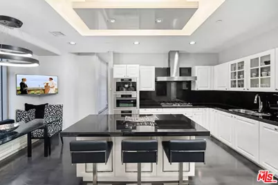 10776 Wilshire Blvd #1802, Los Angeles, CA 90024 - Photo 17