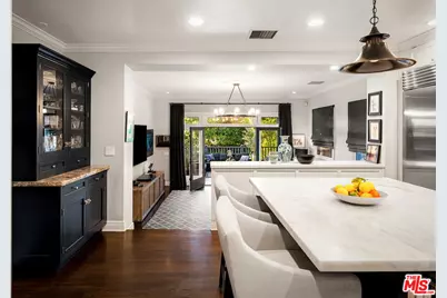 945 S Muirfield Rd, Los Angeles, CA 90019 - Photo 13