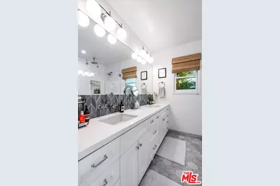 1910 S Bedford St, Los Angeles, CA 90034 - Photo 33