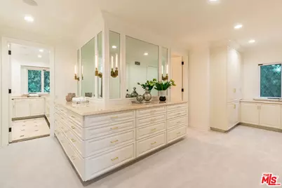 807 N Crescent Dr, Beverly Hills, CA 90210 - Photo 19