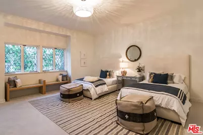 807 N Crescent Dr, Beverly Hills, CA 90210 - Photo 21