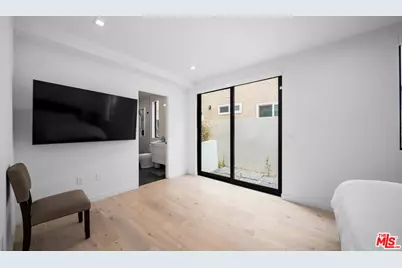 2435 S Penmar Ave, Venice, CA 90291 - Photo 35
