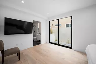 2435 S Penmar Ave, Venice, CA 90291 - Photo 35