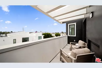 2435 S Penmar Ave, Venice, CA 90291 - Photo 31