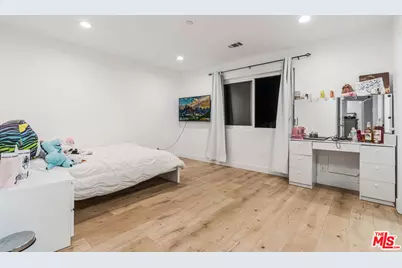 20318 Blythe St, Winnetka, CA 91306 - Photo 13