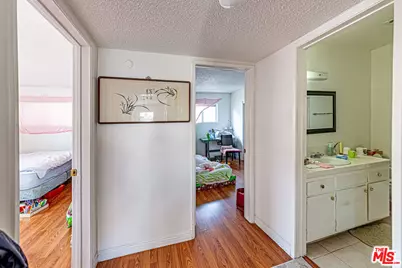 940 S Gramercy Pl, Los Angeles, CA 90019 - Photo 15