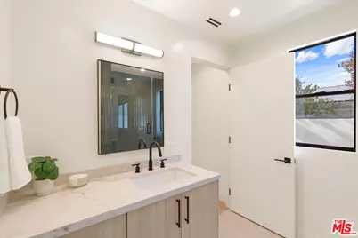 13949 Cumpston St, Sherman Oaks, CA 91401 - Photo 33