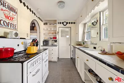 10501 Almayo Ave, Los Angeles, CA 90064 - Photo 17