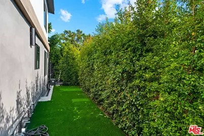 838 N Mansfield Ave #201, Los Angeles, CA 90038 - Photo 23