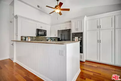 350 N Clybourn Ave #36, Burbank, CA 91505 - Photo 7