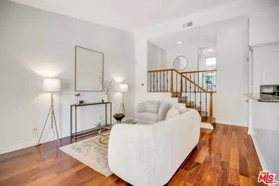 350 N Clybourn Ave #36, Burbank, CA 91505 - Photo 5