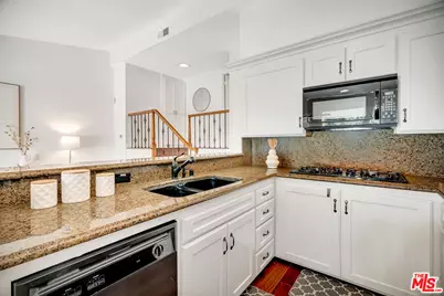 350 N Clybourn Ave #36, Burbank, CA 91505 - Photo 9