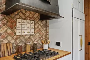 13041 Evanston St, Los Angeles, CA 90049 - Photo 39