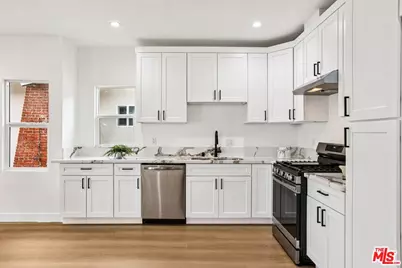 1320 W 51st Pl, Los Angeles, CA 90037 - Photo 11