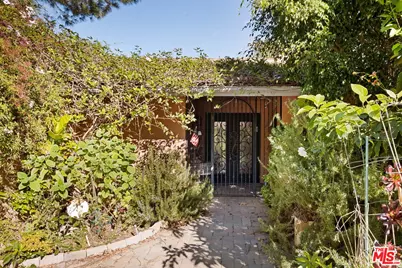 5863 Bonsall Dr, Malibu, CA 90265 - Photo 11