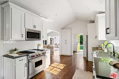 5732 Mammoth Ave, Los Angeles, CA 91401 - Photo 15