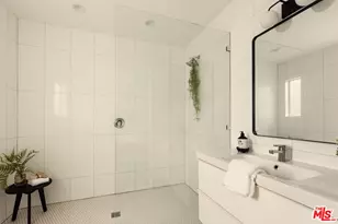 358 S Gramercy Pl, Los Angeles, CA 90020 - Photo 19