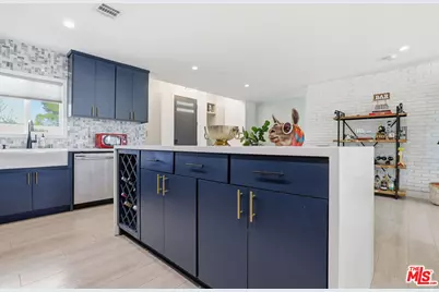 17460 Cohasset St, Van Nuys, CA 91406 - Photo 7