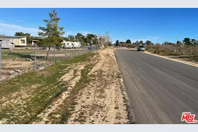 12399 E Ave V-12, Pearblossom, CA 93553 - Photo 13